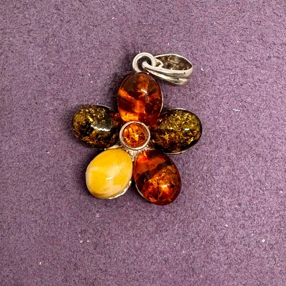 Beautiful Amber Flower Pendant